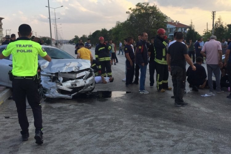 3 ara&ccedil;lı zincirleme kaza: 13 yaralı