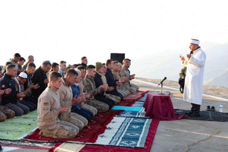 Cumhurbaşkanı Erdoğan, &uuml;s b&ouml;lgesindeki personelin bayramını kutladı