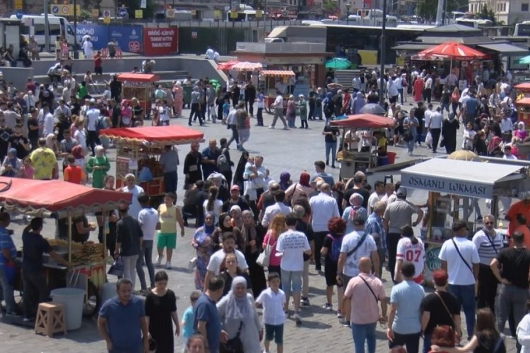İstanbul Emin&ouml;n&uuml;'nde bayram yoğunluğu&nbsp;