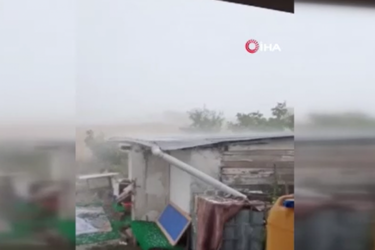 Ankara'da kurban kesim alanlarını dolu vurdu