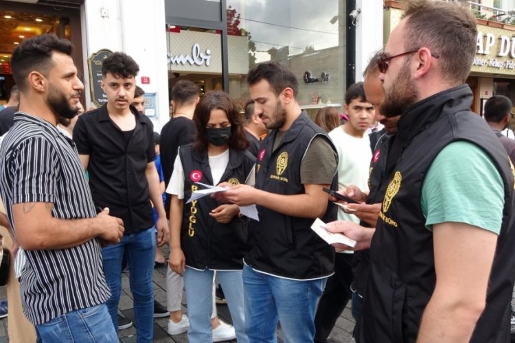 İstanbul Taksim'de kayıt dışı g&ouml;&ccedil;men denetimi