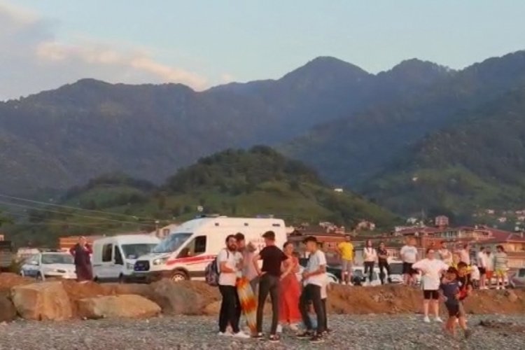Artvin'de 10 yaşındaki &ccedil;ocuk denizde kayboldu