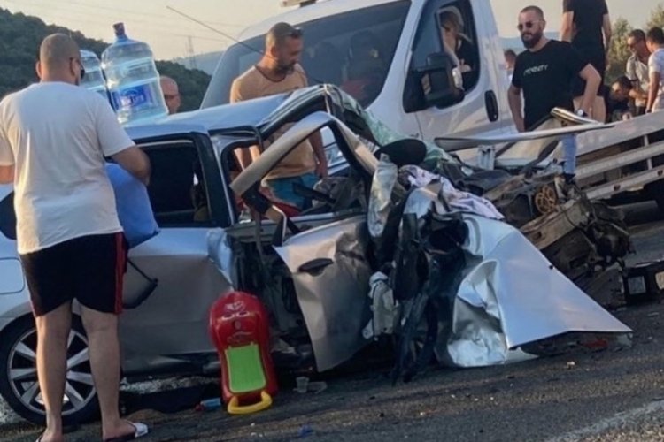 İzmir'de feci kaza: 1 &ouml;l&uuml;, 6 yaralı
