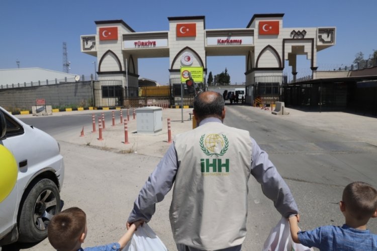Sokakta bulunan kardeşler Rusya'da yaşayan ailesine kavuştu