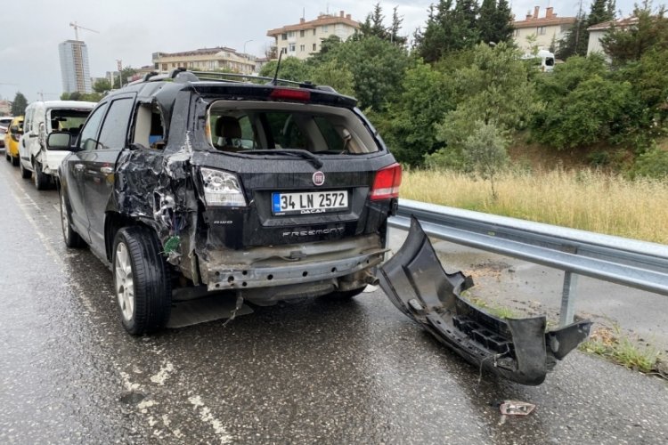 İstanbul'da zincirleme kaza: 10 ara&ccedil; birbirine girdi