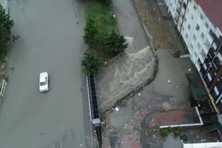 İstanbul'da şiddetli yağış, Vali Yerlikaya uyardı