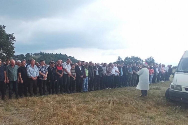 Kazada &ouml;len 21 yaşındaki Burak, g&ouml;zyaşlarıylatoprağa verildi