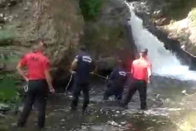 Arkadaşlarıyla pikniğe giden kişi şelalede boğuldu