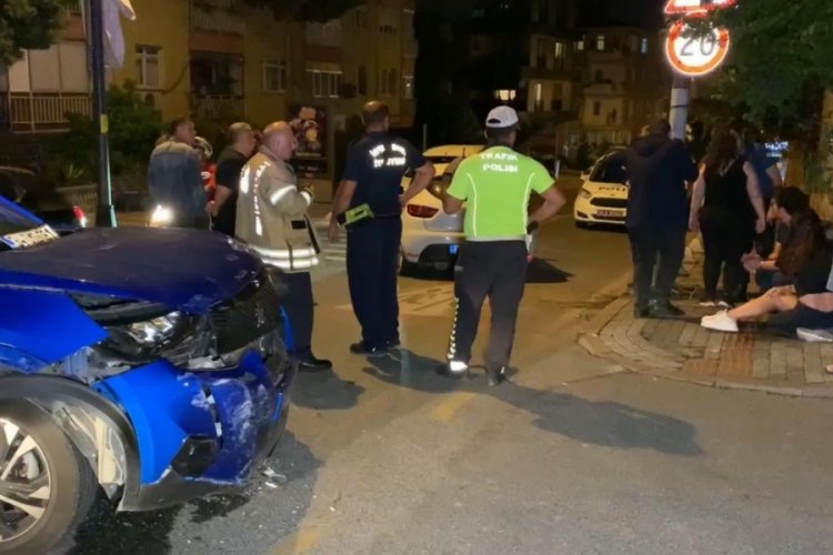İstanbul'da iki ara&ccedil; &ccedil;arpıştı: 2'si &ccedil;ocuk 3 yaralı