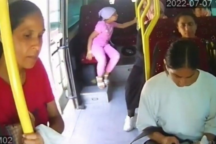 Yolcu olarak bindiği minib&uuml;sten d&uuml;şen kadın &ouml;ld&uuml;