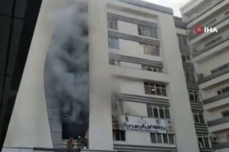 Başkent Tahran'daki bir hastanede yangın &ccedil;ıktı