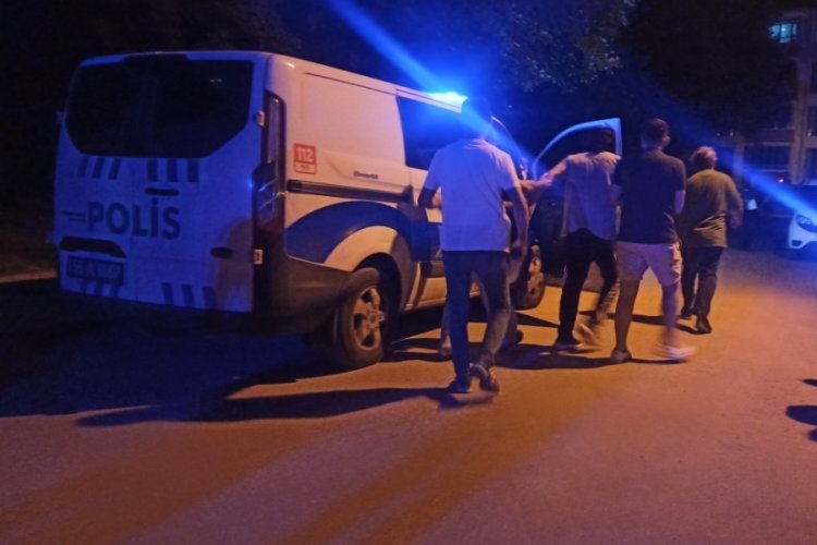 Tartışma &ccedil;ıktı, bı&ccedil;akla yaralandı