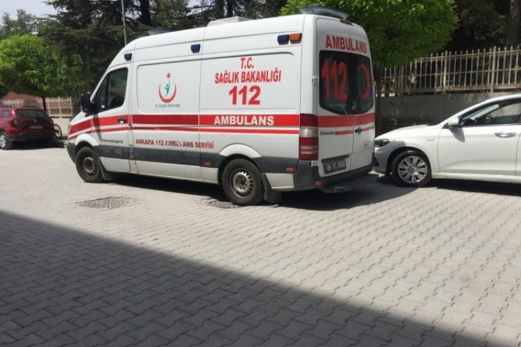 Otomobil kontrolden &ccedil;ıkarak şarampole devrildi: 4 yaralı