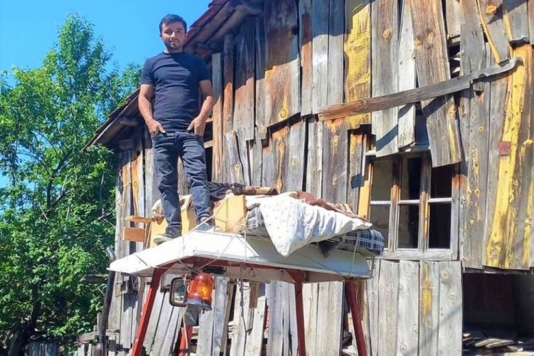 Domuz beklemek i&ccedil;in trakt&ouml;r kabinine ranza yaptı