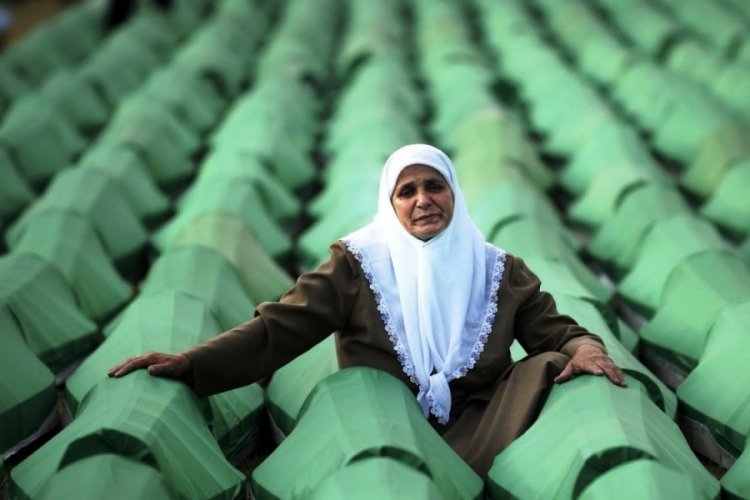 Srebrenitsa katliamının 50 kurbanı daha bug&uuml;n toprağa verilecek