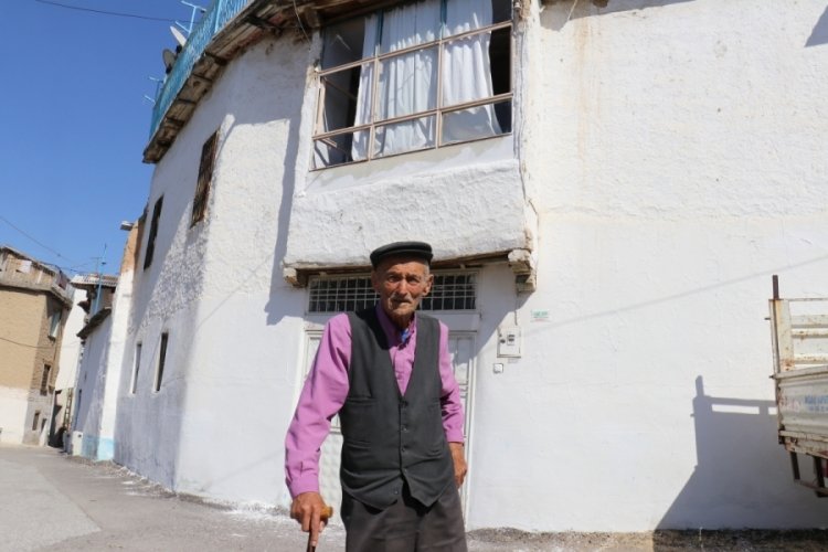 100 yaşındaki Ali dede eski bayramları &ouml;zl&uuml;yor