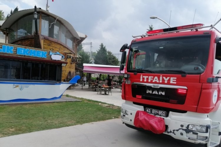 Frit&ouml;zde unutulan patatesler kafeyi yakıyordu