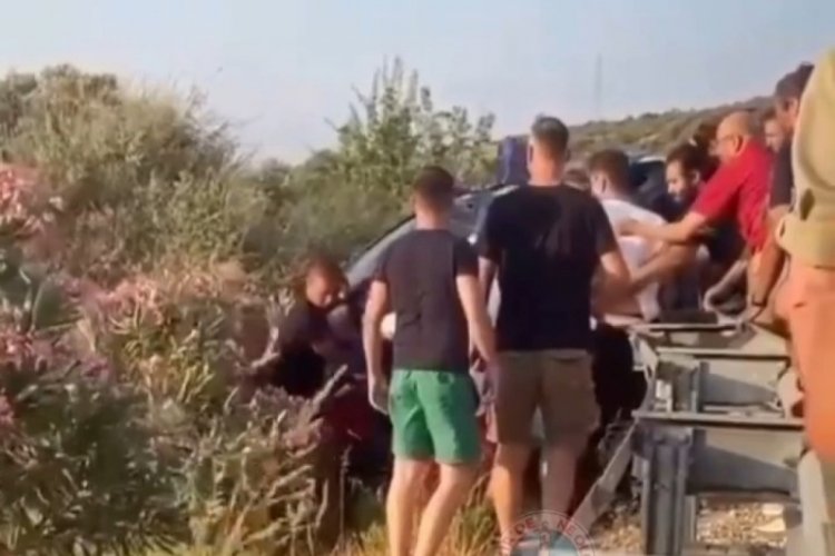 İzmir'de iki aracın &ccedil;arpıştığı kazada bilan&ccedil;o artıyor