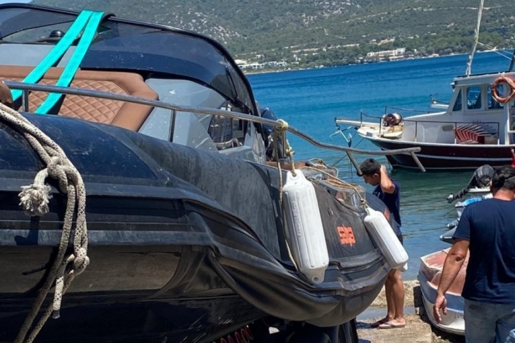 İş adamı ve eşinin &ouml;ld&uuml;ğ&uuml; kazanın ardından tekne karaya &ccedil;ıkarıldı