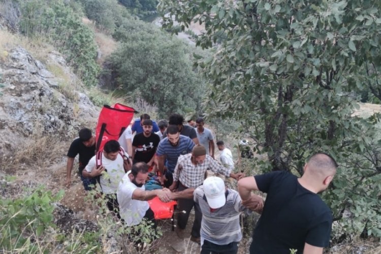 Kayalıklardan d&uuml;şen vatandaşkurtarıldı