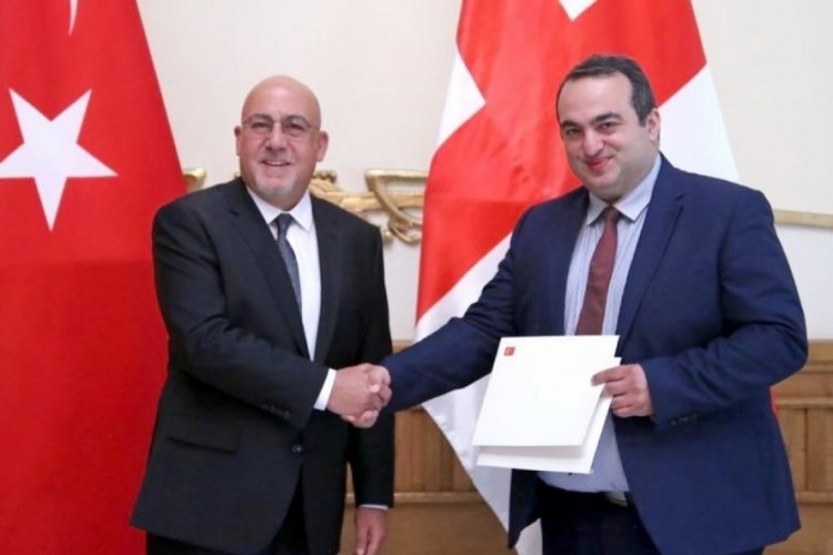T&uuml;rkiye'nin yeni Tiflis B&uuml;y&uuml;kel&ccedil;isi Orbay g&uuml;ven mektubunu sundu