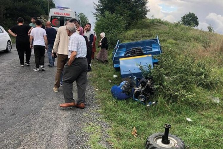 Zonguldak'ta tarım aracı devrildi: 1 &ouml;l&uuml;, 6 yaralı