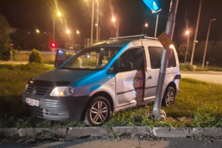 D&uuml;zce'de iki otomobil &ccedil;arpıştı: 3 yaralı