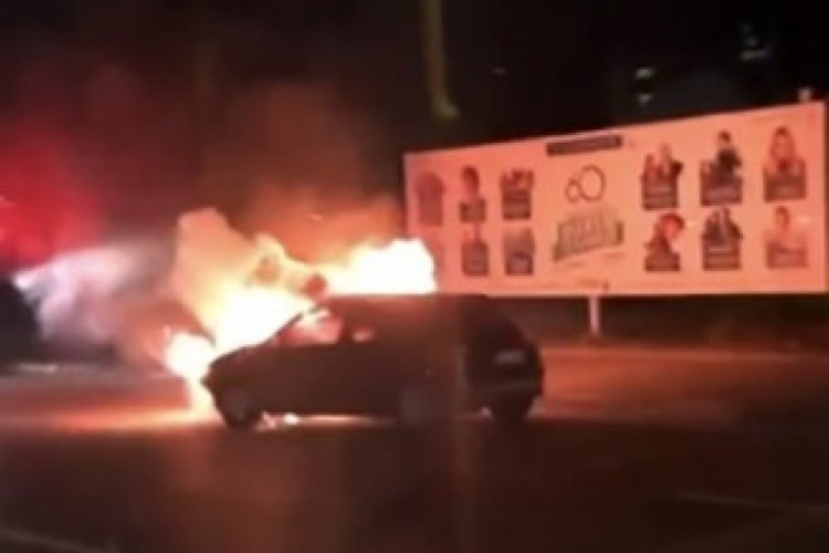 Bursa'da seyir halindeki otomobil yanarak k&uuml;le d&ouml;nd&uuml;