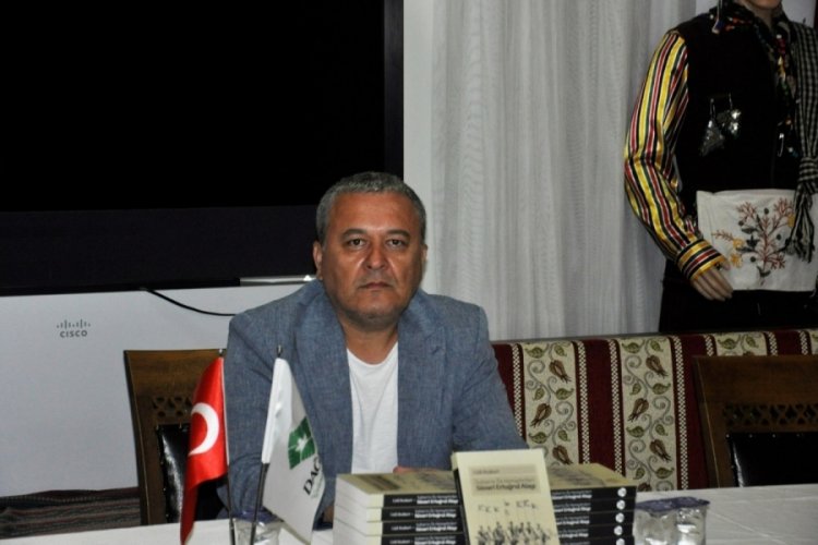 Bursalı tarih&ccedil;i yeni kitabıyla geleceğe ışık tuttu