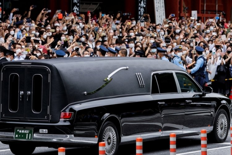Shinzo Abe son yolculuğuna uğurlandı