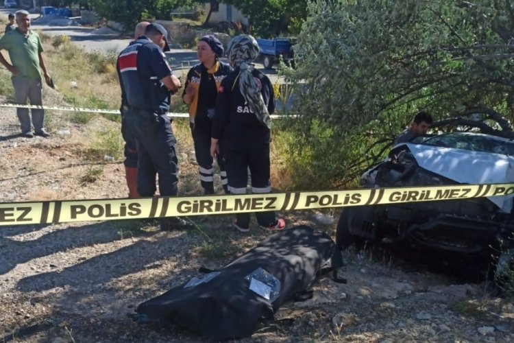 Cenaze yolunda korkun&ccedil; kaza: 3 &ouml;l&uuml;, 2 yaralı