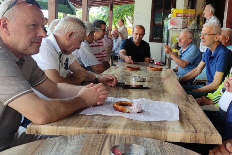 Bursa'da eski futbolcular ge&ccedil;mişi yad etti