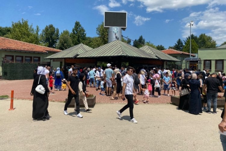 Bursa Hayvanat Bah&ccedil;esi tıklım tıklım (&Ouml;ZEL HABER)