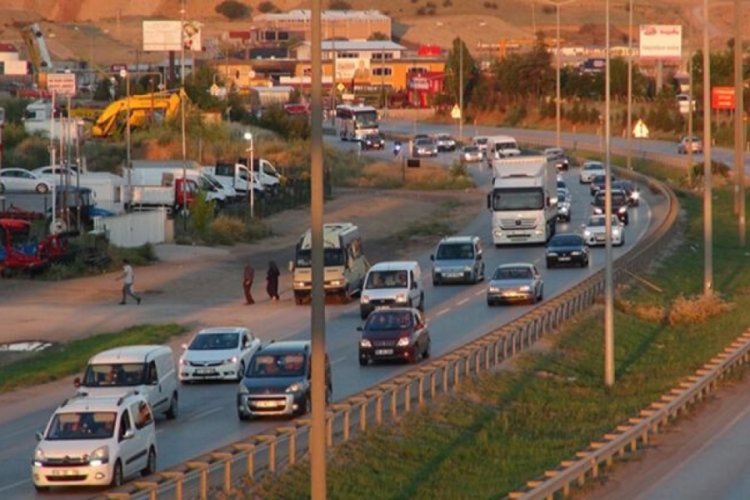 Kırıkkale'de tatil d&ouml;n&uuml;ş&uuml; trafik başladı