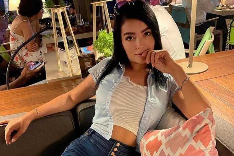Aleyna Tilki'nin annesi  Havva &Ouml;ztel, roman havası oynadı