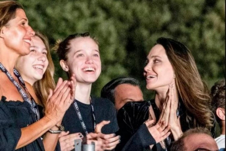 Angelina Jolie, kızı Shiloh ile konsere gitti