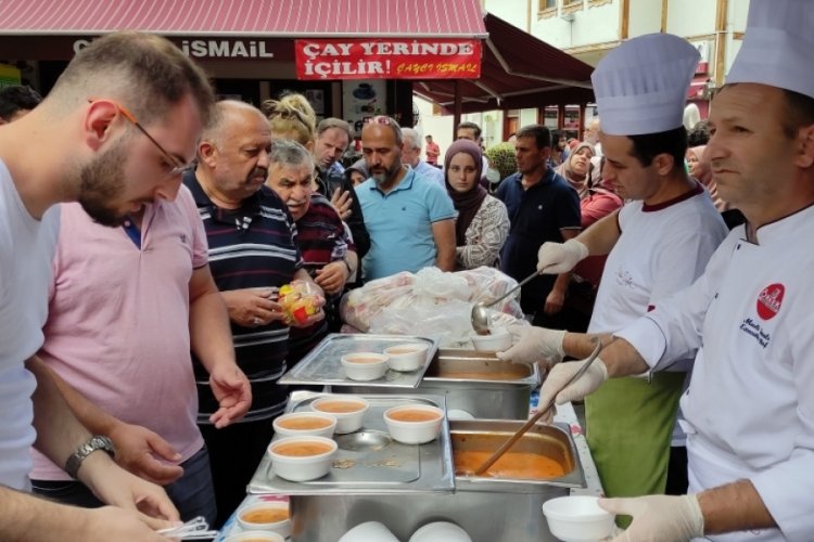 Bursa'ya her yıl bu &ccedil;orbadan i&ccedil;mek i&ccedil;in geliyorlar