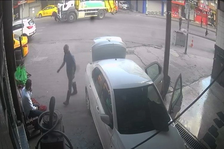 &Ccedil;&ouml;p kamyonu adamı ezdi: Feci kaza kamerada: