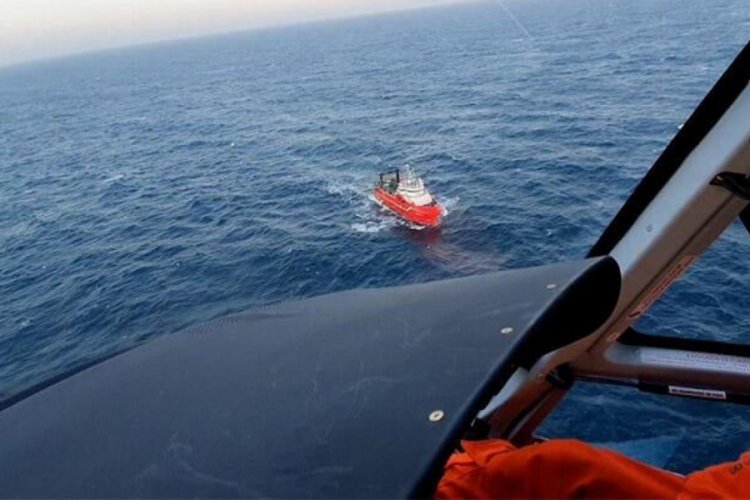 Arjantin'de balık&ccedil;ı  kalp krizi ge&ccedil;irdi: Helikopterle kurtarıldı