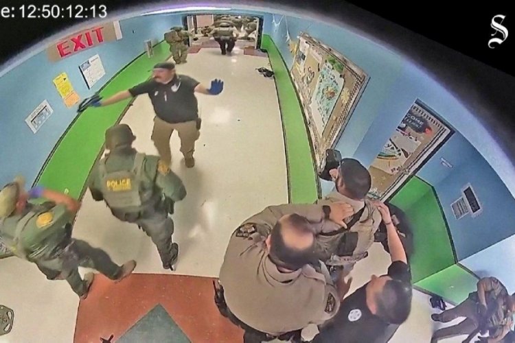 Texas'taki okul saldırısının yeni g&ouml;r&uuml;nt&uuml;leri ortaya &ccedil;ıktı