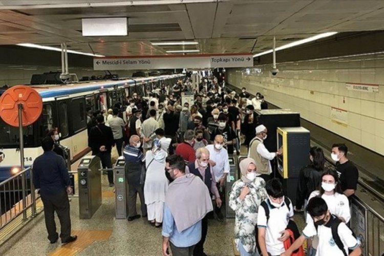 İstanbul'da tramvayda saldırı: Fal&ccedil;atayla yaraladı