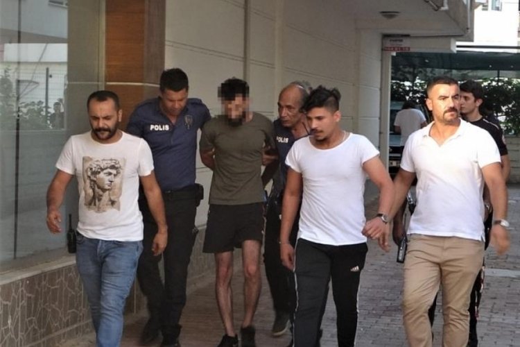 5 yeğeni ve engelli kardeşini bı&ccedil;akla rehin aldı