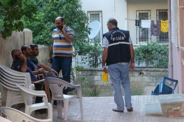 Kardeşinin silahını inceleyen teğmen, kazayla kendini vurdu