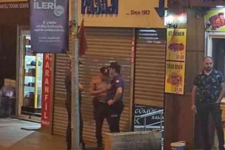 Ankara'nın &Ccedil;ankaya il&ccedil;esinde bir kişi, husumetlisini silahla vurarak &ouml;ld&uuml;rd&uuml;
