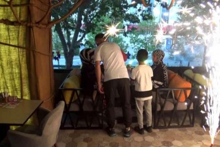 İstanbul'da aldatan koca eski eşiyle barışmak i&ccedil;in trafiği kapattı
