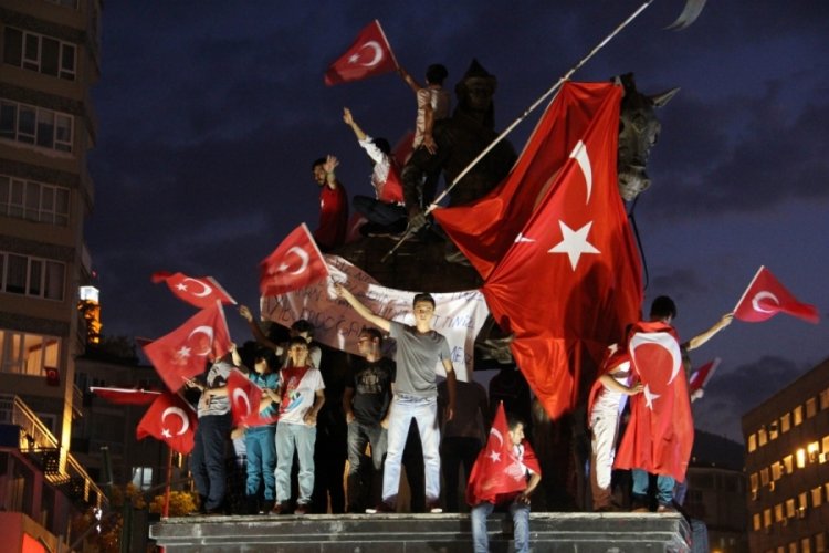 Ak Parti Bursa İl Başkanı Davut G&uuml;rkan darbe gecesi ile ilgili g&ouml;zlemlerini aktardı