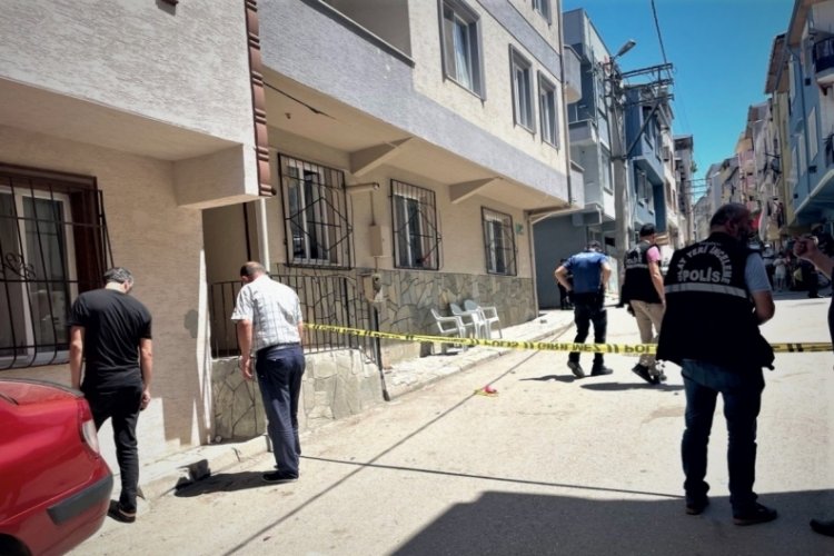 İki aile arasında &ccedil;ıkan silahlı kavgada 3 kişi yaralandı