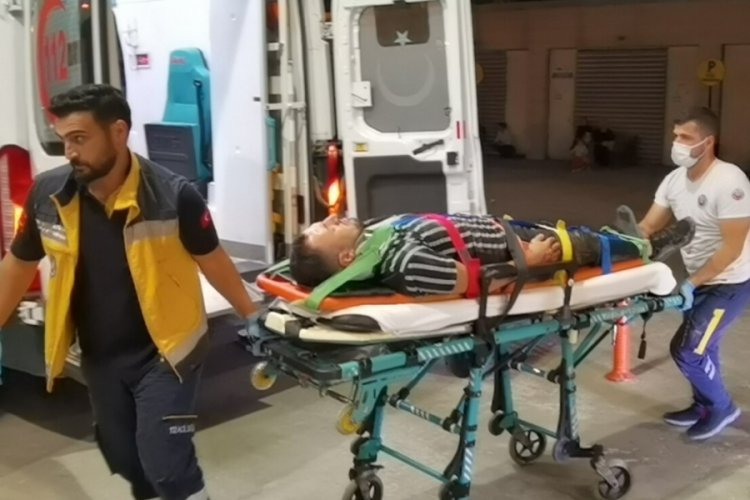 Anahtarı evde unuttu, tırmanırken d&uuml;şerek yaralandı