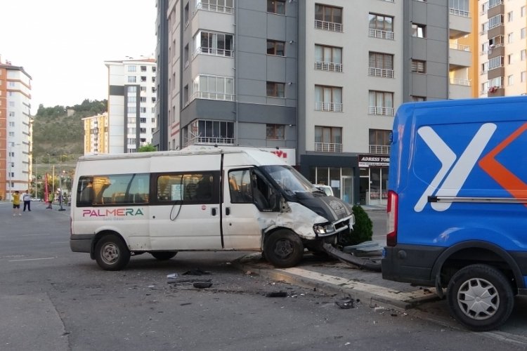 Oyun oynayan &ccedil;ocuklar kazadan saniyelerle kurtuldu