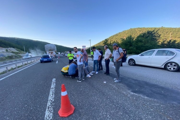 Motosiklet takla attı, 1'i ağır 2 kişi yaralandı